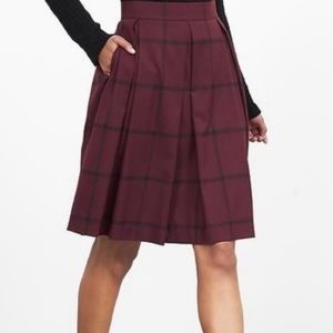 Banana Republic Burgundy Checkered Pleated Skirt